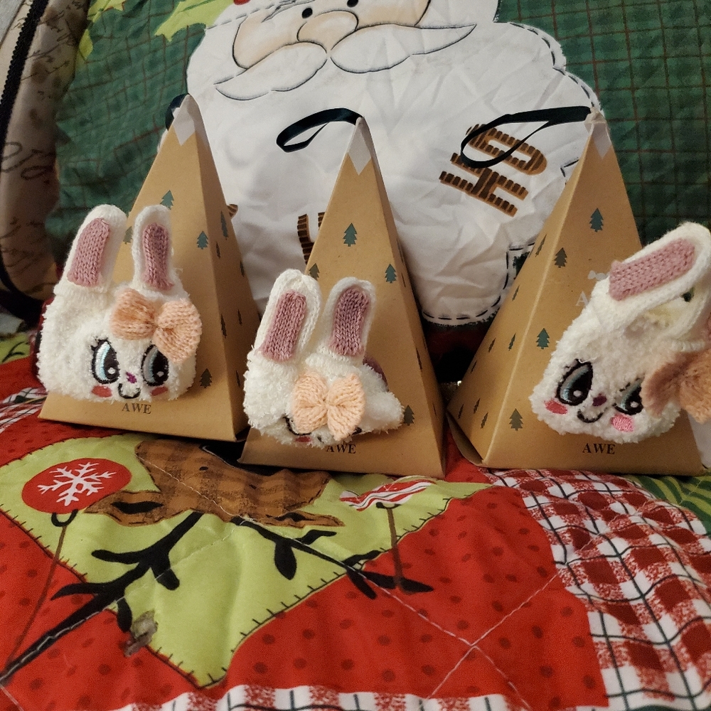 Bunny friends in ornament socks surprise ! - Picture 4 of 8